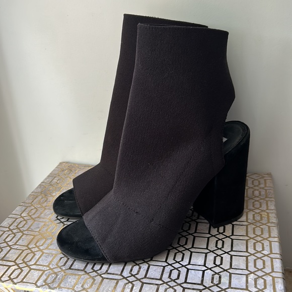 Steve Madden Shoes - Steve Madden Ferris Peep Toe Sock Booties Womens size 9
